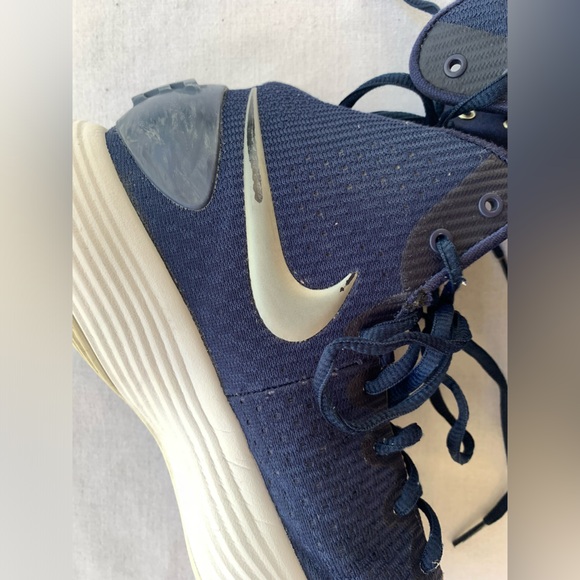 Nike Men Hyperdunk Shoes - Picture 6 of 12